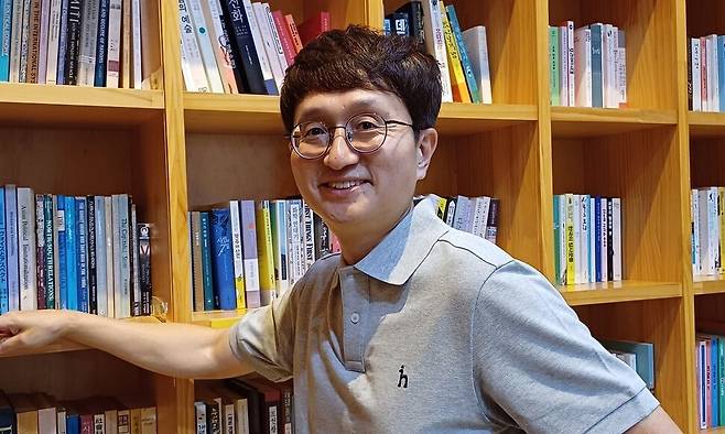 출판계에서 드문 아이티업계 출신인 박세연 번역가는 묵직한 인문서 번역으로 이름을 날리고 있다.