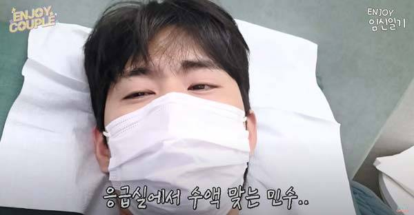 유튜버 손민수(35)가 '급성 결장염'으로 병원을 찾았다./사진=유튜브 '엔조이커플' 캡처
