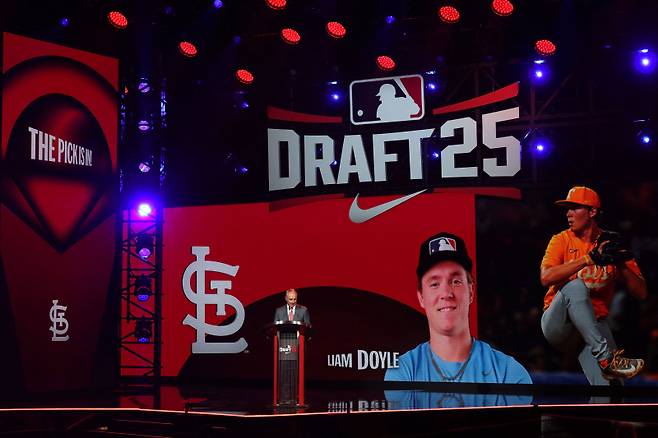 <yonhap photo-4058="">지난 14일(한국시간) 열린 2025 메이저리그 신인 드래프트 1라운드 전체 5순위로 세인트루이스에 지명된 리암 도일. [AFP=연합뉴스]</yonhap>