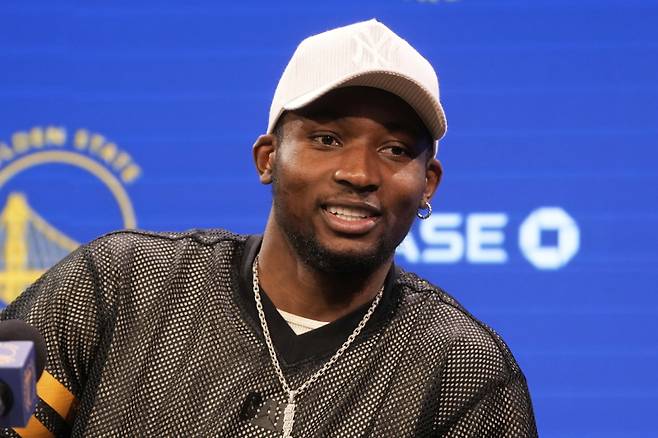 <yonhap photo-3050="">오프시즌 이적 여부가 화두로 떠오른 조나단 쿠밍가. [AP=연합뉴스]</yonhap>