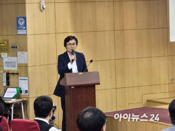 심정은 HD한국조선해양 ESG기획부문 상무가 18일 국회에서 열린 '조선해양산업 ESG 규제대응 및 공급망 강화방안 토론회'에서 발언하고 있다. [사진=최란 기자]