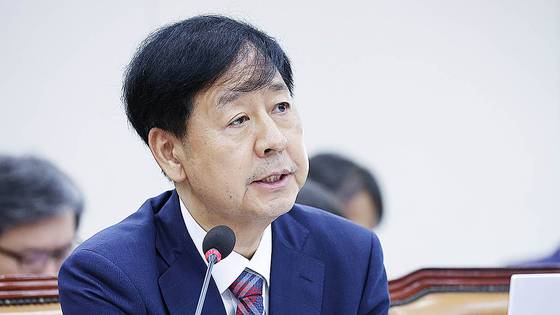 구윤철 경제부총리 겸 기획재정부 장관 후보자가 17일 국회 기획재정위원회 전체회의에서 열린 인사청문회에서 의원들 질의에 답하고 있다. 임현동 기자