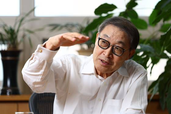 이현순 중앙대 이사장이 중앙일보 인터뷰에서 과학기술 교육의 중요성을 역석하고 있다. 김종호 기자