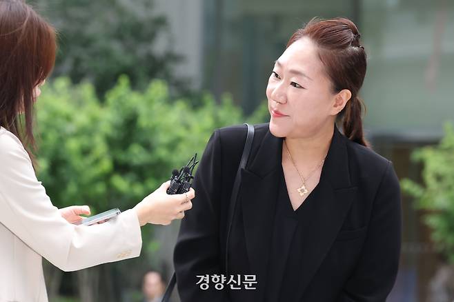 명태균 공천 개입 의혹 최초 제보자인 강혜경씨가 16일 참고인 조사를 위해 서울 종로구 KT광화문빌딩 웨스트에 마련된 김건희 특검 사무실에 출석하고 있다. 한수빈 기자