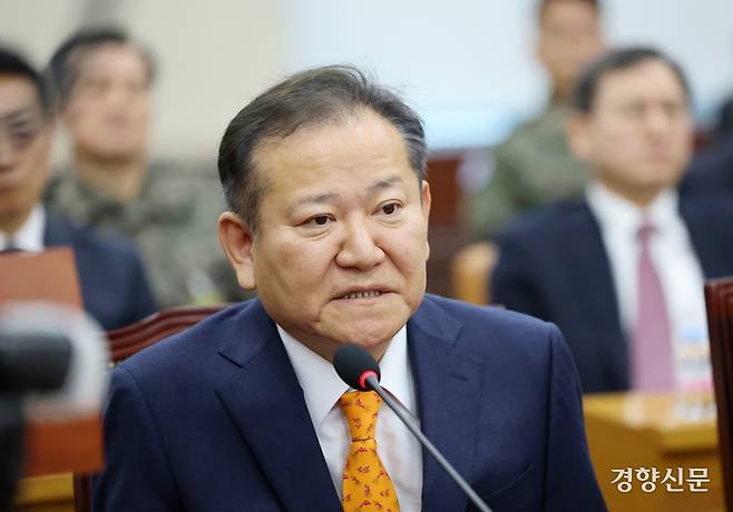 이상민 전 행안부장관이 지난 2월4일 국회에서 열린 윤석열 정부의 비상계엄 선포를 통한 내란혐의 진상규명 국정조사 특별위원회 2차 청문회에서 증언거부를 하고 있다. 박민규 선임기자