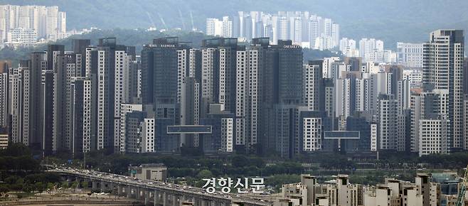지난달 29일 서울 남산 간이전망대에서 바라 본 강남 일대의 아파트 단지. 서성일 선임기자