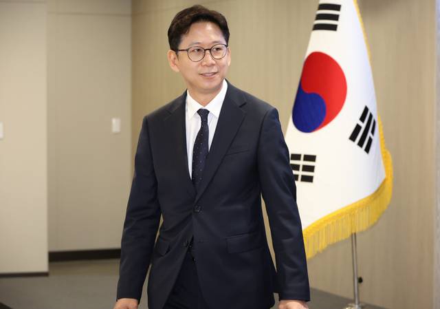 배경훈 과학기술정보통신부 장관이 17일 세종시 정부세종청사에서 열린 취임식에 입장하고 있다. 뉴시스