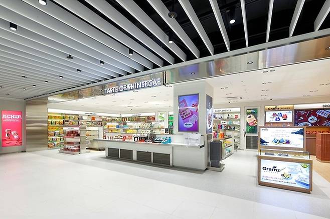 18일 새롭게 단장한 신세계면세점 명동점 모습. [신세계면세점 제공]