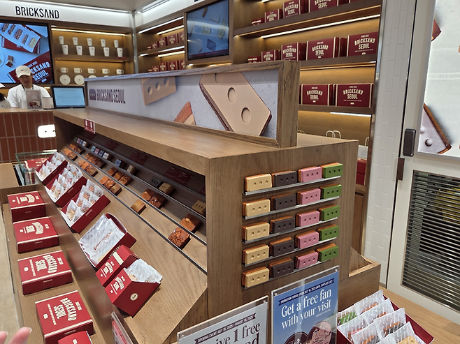 테이스트 오브 신세계 디저트 존에는 국내 면세점 최초로 브릭샌드가 입점했다. [김혜진 기자]