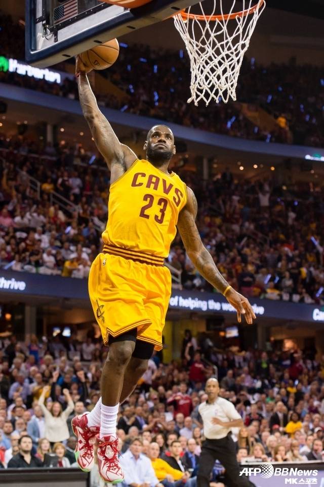 익명을 요구한 NBA 스카우트는 제임스가 클리블랜드로 복귀할 가능성은 없다고 확신했다. 스카우트는 “지금껏 계속 듣는 이야기는 클리블랜드가 제임스에게 관심이 없다는 것이다. 그 이야기가 왜 나왔는지도 모르겠다. 정보의 시작은 누구인가. 폴의 가정부인가? 클리블랜드가 40대가 된 제임스를 원한다고 생각하지 않는다”고 말했다. 사진=AFPBBNews=News1