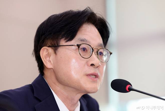 [서울=뉴시스] 김명년 기자 = 김정관 산업통상자원부 장관 후보자가 17일 오전 서울 여의도 국회 산업통상자원중소벤처기업위원회에서 열린 인사청문회에서 발언하고 있다. 2025.07.17. kmn@newsis.com /사진=김명년