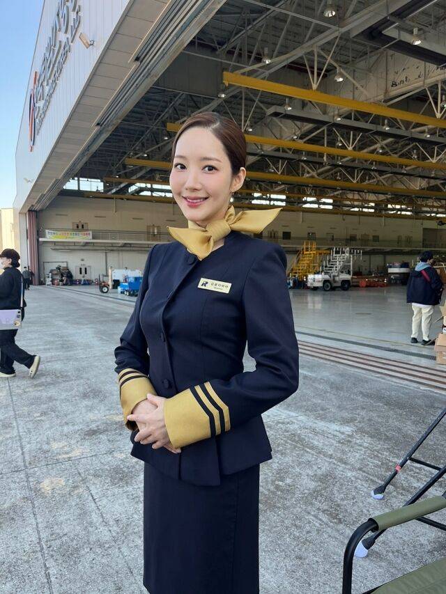 배우 박민영이 승무원으로 변신했다. / 박민영 인스타그램 캡처