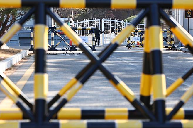 12·3 비상계엄 사태를 수사하는 검찰 비상계엄 특별수사본부가 2024년 12월 9일 오전 경기도 과천 소재 국군방첩사령부 등에서 압수수색을 진행하고 있다. [연합뉴스]