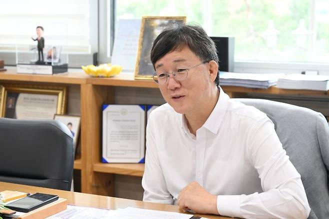 [안산=뉴시스] 문영호 기자 = 이민근 안산시장이 15일 시장 집무실에서 뉴시스와 인터뷰를 하고 있다.2025.07.18.sonanom@newsis.com *재판매 및 DB 금지