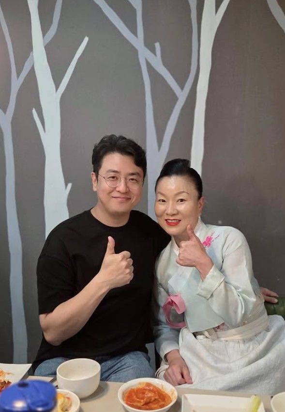 [서울=뉴시스] 방송인 최동석이 셰프 김미령과의 만남을 공개했다. (사진=최동석 인스타그램 캡처) 2025.07.18. photo@newsis.com *재판매 및 DB 금지