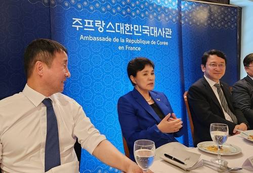 파리 찾은 대통령 특사단 [연합뉴스 제공]