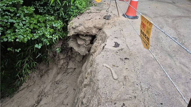 국보 '경주 석굴암' 진입로 피해 모습