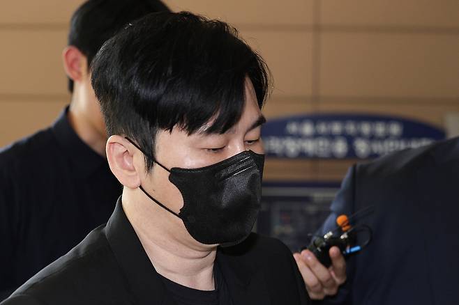 양현석 전 YG엔터테인먼트 대표가 지난 4일 공판 출석을 위해 서울 마포구 서부지방법원으로 들어가고 있다. &nbsp;뉴스1