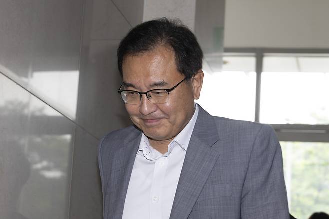 채 상병 특검팀의 이명현 특별검사가 7월15일 사무실로 들어서고 있다. ⓒ시사IN 이명익