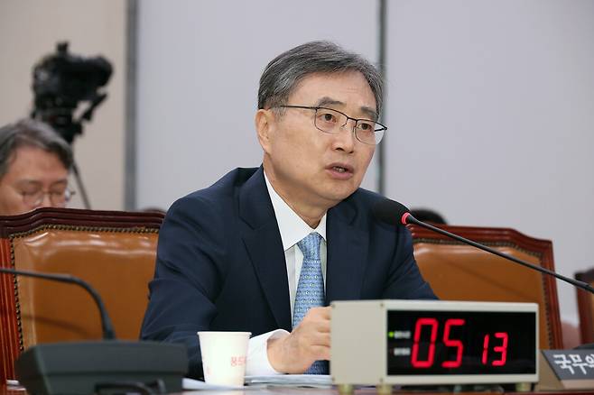 조현 외교부 장관 후보자가 17일 서울 여의도 국회 외교통일위원회에서 열린 인사청문회에서 의원 질의에 답변하고 있다. ⓒ연합뉴스