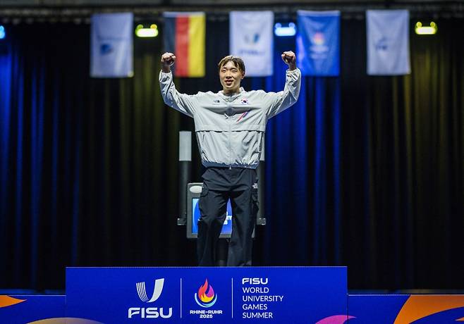 2025 하계 유니버시아드대회 남자 사브르 금메달로 한국 펜싱 첫 대회 2연패를 달성한 박상원. /사진=대한펜싱협회 제공