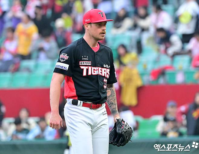 10일 오후 인천SSG랜더스필드에서 열린 '2025 신한 SOL Bank KBO리그' KIA 타이거즈와 SSG 랜더스의 경기, 2회말 수비를 마친 KIA 올러가 포효하고 있다. 엑스포츠뉴스 DB