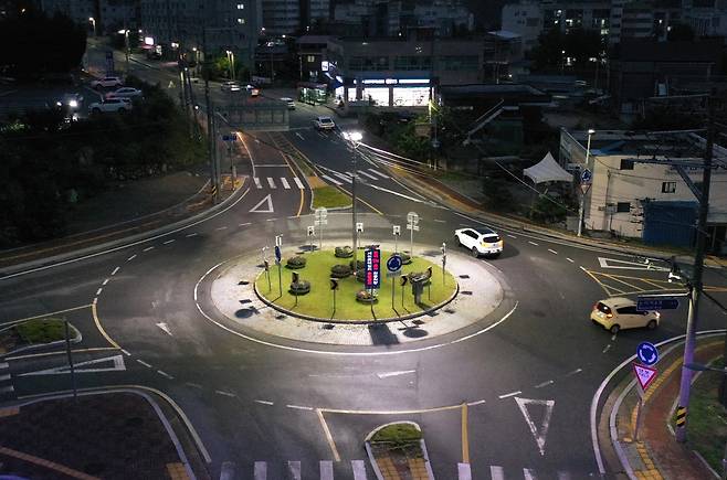밤거리 밝히는 가로등 [영동군 제공. 재판매 및 DB금지]