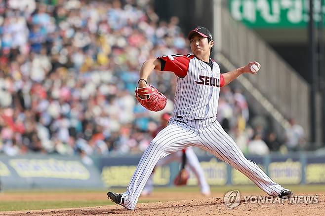 역투하는 손주영 [연합뉴스 자료사진]