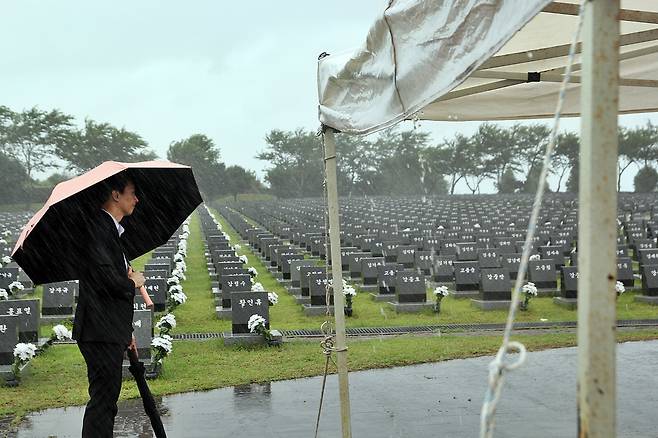 올해 진혼제는 많은 비가 내리는 가운데 열렸다 ⓒ제주의소리