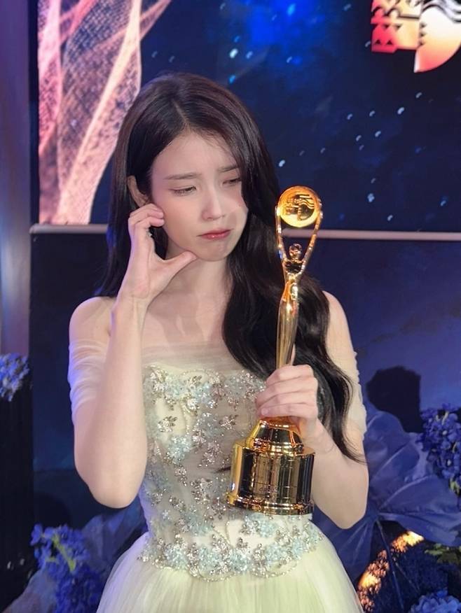 사진 | 아이유 SNS