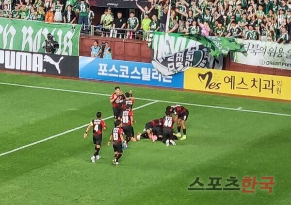 선제골 당시 격하게 기뻐하는 포항 등번호 40번 기성용. ⓒ스포츠한국 김성수 기자