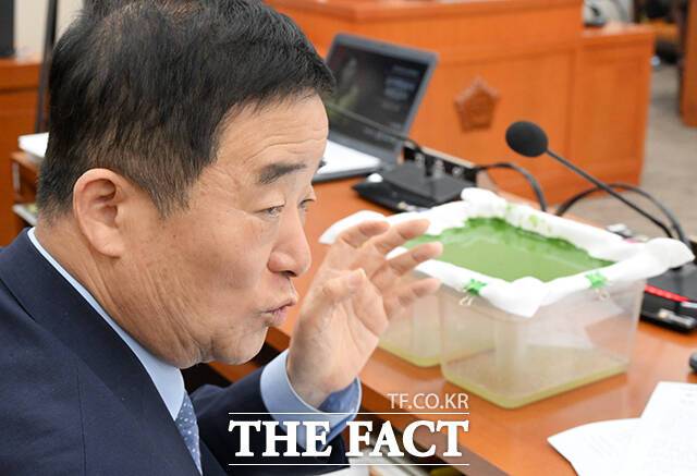 강득구 더불어민주당 의원이 "우리는 윤석열 정권과 달라야 한다"며 이진숙 교육부 장관 후보자의 자진사퇴를 요구했다. 김상욱 의원에 이어 민주당 내 두 번째 공개 사퇴 요구다. /배정한 기자