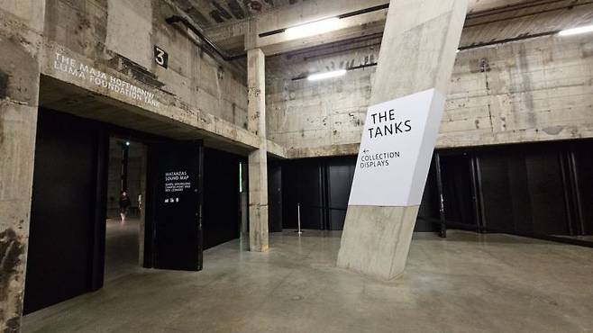 발전소의 석유 탱크를 개조한 테이트 모던의 전시공간 '더 탱크' 전경. 전진영 기자.