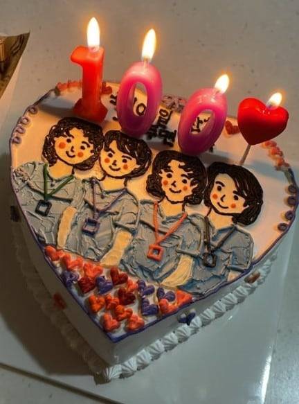 조기 이직률이 높은 대학병원 간호사들을 붙잡기 위해 병원이 열어주는 백일잔치와 돌잔치가 10여년 전부터 성행했다. 한 병원이 신규 간호사 입사 100일을 기념해 주문제작한 케이크. /페이스북