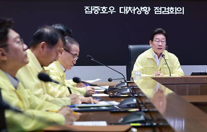 이재명 대통령이 18일 서울 종로구 정부서울청사 중앙재난안전상황실 서울상황센터에서 열린 집중호우 대처상황 점검회의에서 발언하고 있다. ⓒ뉴시스