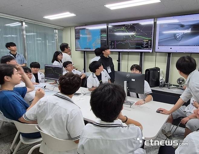 인하대가 최근 정석항공과학고등학교와 '2025 항공분야 대학 진로탐색 멘토링' 프로그램을 개최했다.