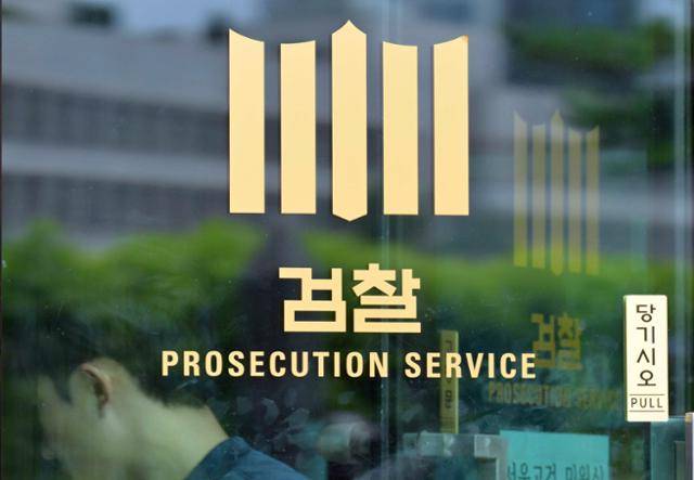 조은석 내란·외환 특검 사무실이 마련된 서울 서초구 서울고검으로 17일 관계자가 드나들고 있다. 강예진 기자