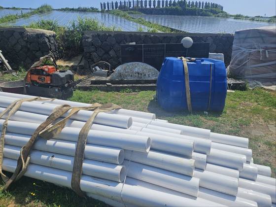 가파도보다 일찍이 태양광발전시설을 들인 마라도에도 태양광모듈 형체만 덩그러니 남아 있다. 신수민 기자