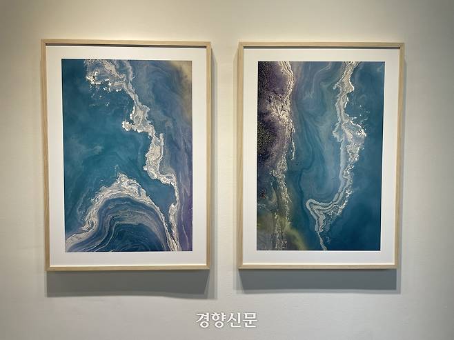 동강사진박물관에 전시 중인 강원특별자치도 사진가전에 김재경 작가의 Waterscape 연작이 걸려 있다. 김창길 기자