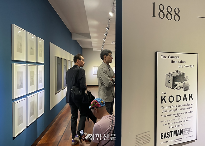 국제주제전 Museum Project에 전시 중인  조지 이스트먼 박물관 자료. 김창길 기자