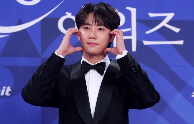 배우 이준영이 18일 오후 인천 중구 파라다이스시티에서 열린 제4회 청룡시리즈어워즈에서 포즈를 취하고 있다. / 사진=뉴시스 김혜진 기자