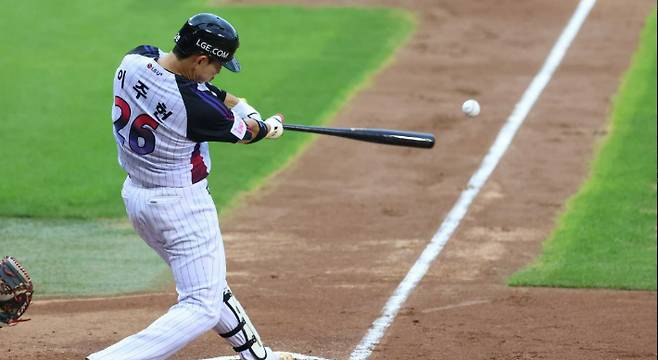 2회 결승 2루타를 때려내고 있는 LG 이주헌. LG 트윈스