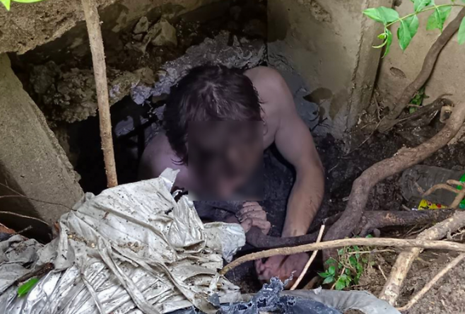 태국 방콕의 한 아파트 단지 배수관에서 한 미국인 남성이 알몸 상태로 발견돼 구조되는 소동이 벌어졌다. 이 남성은 구조를 거부하며 구조대에 격렬히 저항하기도 한 것으로 전해졌다. 태국 민간 구조대