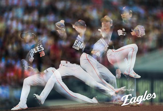 ▲ 김경문 감독이 결단을 내렸다. 후반기 시작과 함께 엄상백이 아닌 황준서가 선발 로테이션을 돈다. ⓒ한화이글스