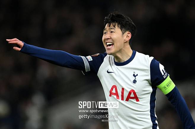 ▲ 손흥민은 다른 선수들에 비해 조금 늦게 팀에 합류했으나 훈련을 문제없이 소화했다. 휴식기 내내 끊이지 않는 이적설로 심신이 불안정할 법도 했으나 토트넘으로 돌아가 동료들과 다시 땀을 흘리면서 프리시즌 출전을 앞두고 있다.