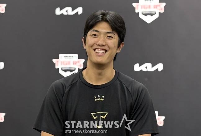 KIA 이의리가 18일 취재진과 인터뷰를 하고 있다. /사진=양정웅 기자