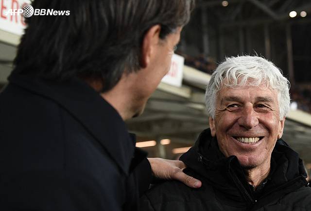 잔 피에로 가스페리니 AS로마 감독(오른쪽). /AFPBBNews=뉴스1