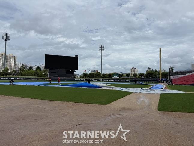 19일 KIA 타이거즈-NC 다이노스의 경기가 열리는 광주-기아 챔피언스필드 그라운드 모습. /사진=양정웅 기자