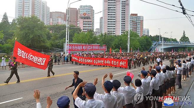 북한, 홍수 피해복구 평양시당원연대 진출모임 진행 (평양 조선중앙통신=연합뉴스) 큰물 피해복구 지역으로 파견되는 평양시당원연대 진출모임이 5일 진행되었다고 조선중앙통신이 6일 보도했다.2024.8.6 
    [국내에서만 사용가능. 재배포 금지. For Use Only in the Republic of Korea. No Redistribution] nkphoto@yna.co.kr