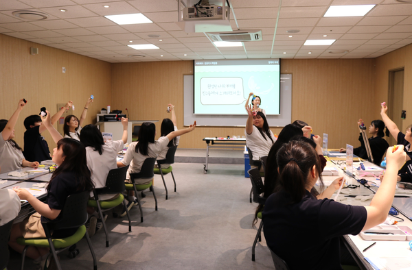 수원시립미술관의 문화예술 체험 프로그램 ‘아트톡톡’ 현장 모습. /수원시립미술관 제공